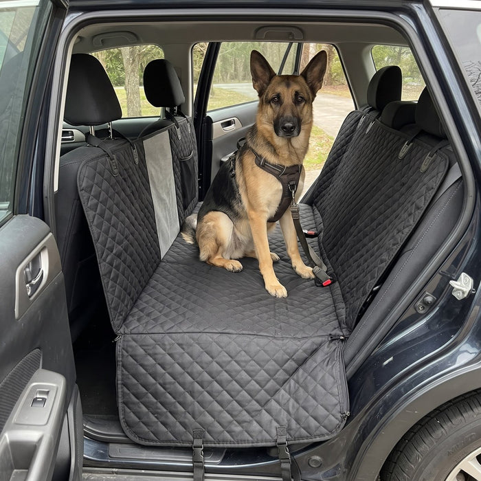 Kundenfoto: Hund auf der Lovypaw Cabin im Auto