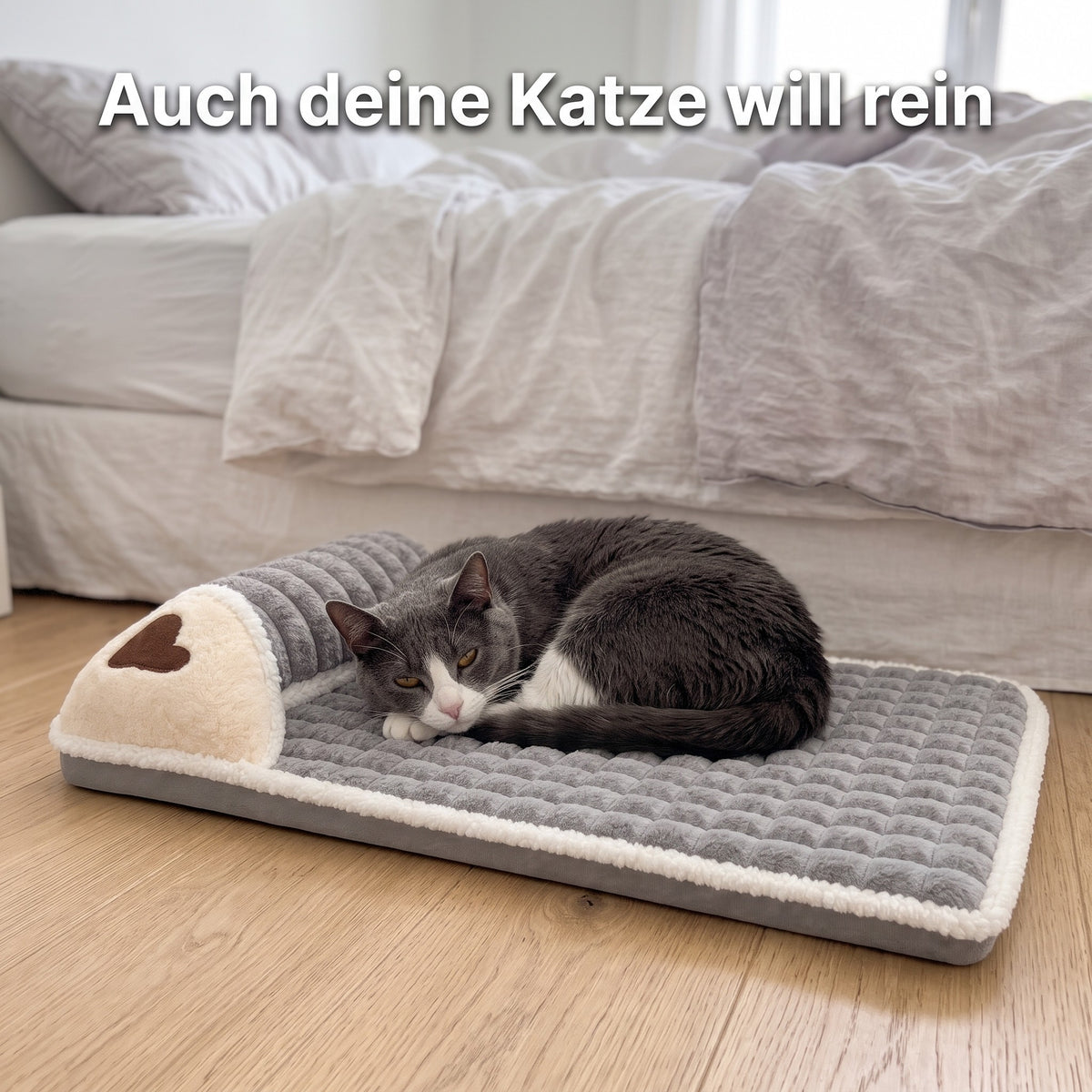 Katze liegt eingerollt im Lovypaw Nest